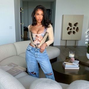 Distressed boyfriend jeans